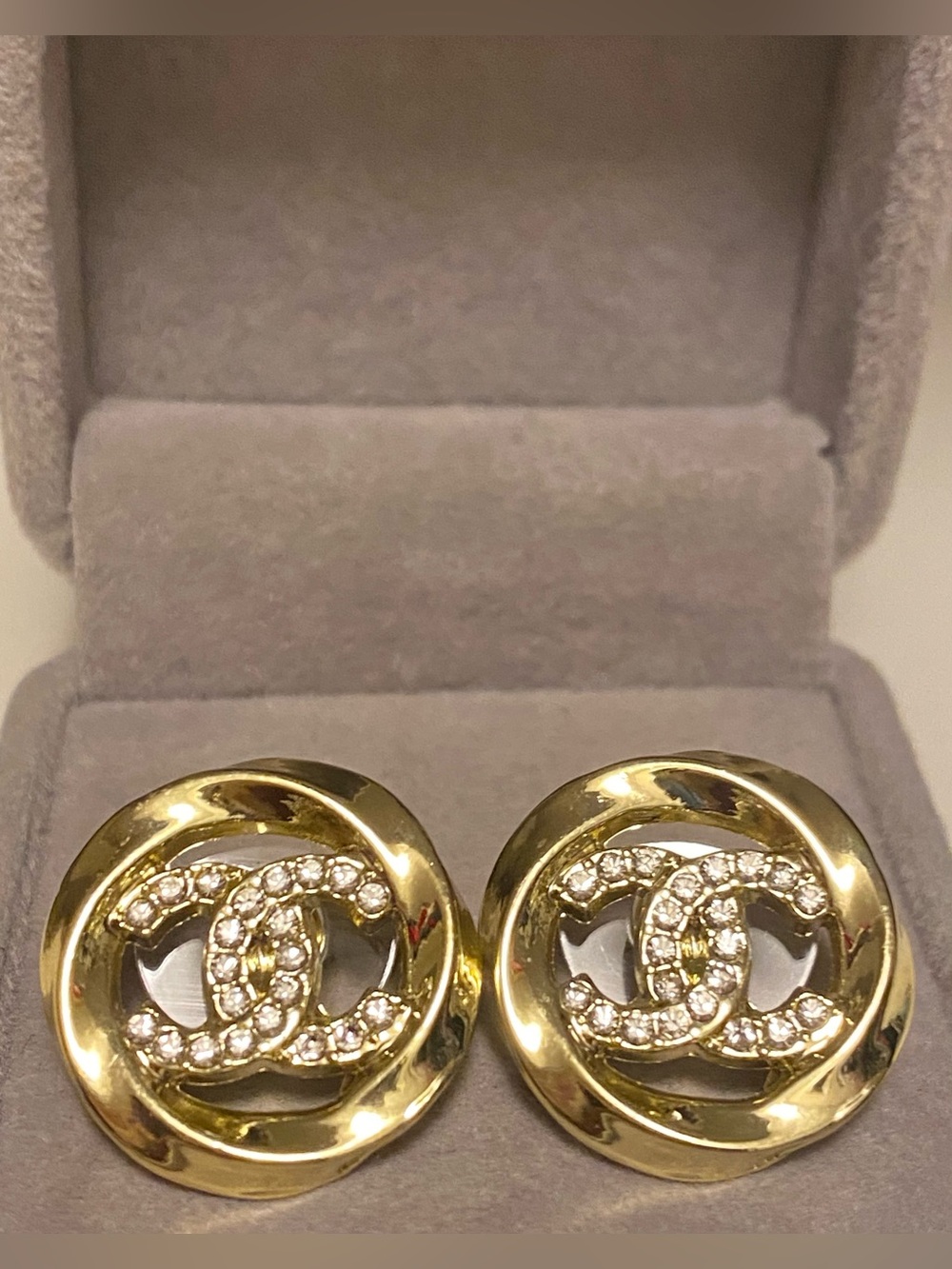 Fashion Jewelry 14K Gold Plated Round Logo C-C Crystal Luxury Earrings - Picture 2 of 5